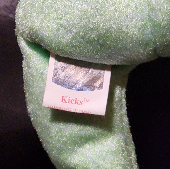 TY Beanie Baby Kicks the Bear - 1999 - Picture 4 of 4